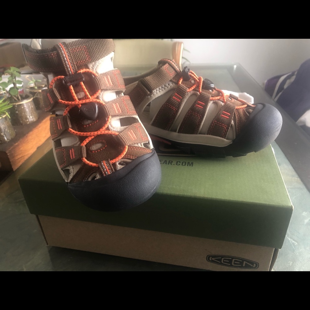 NEW Keen Newport H2 Dark Earth/Spicy Orange NIB